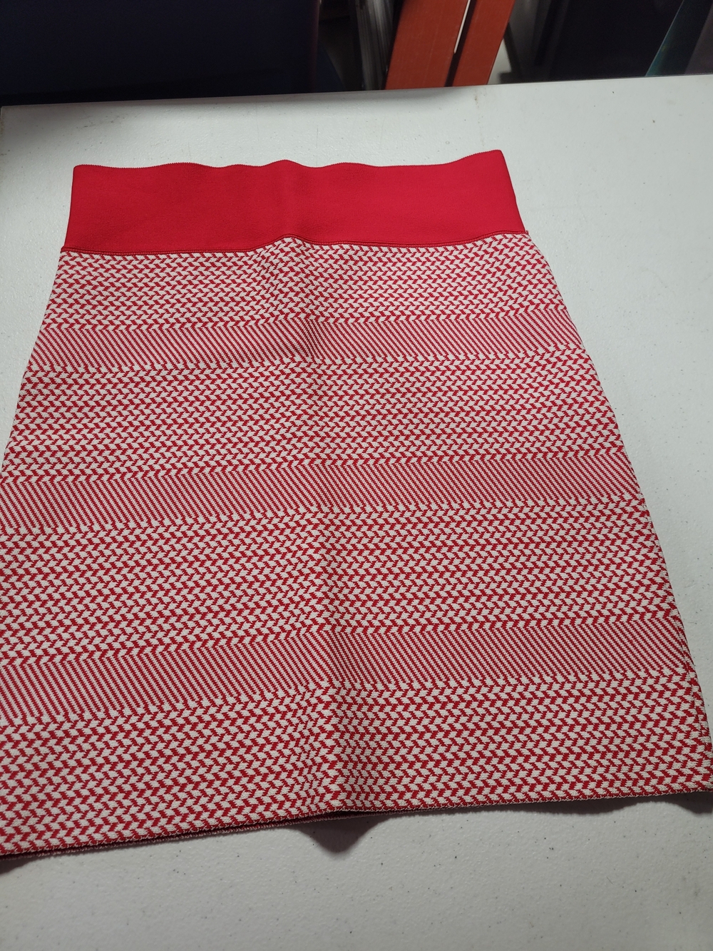 BCBGMaxAzria Red and White Patterned Pencil Skirt
